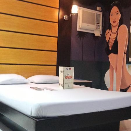 Harts Hotel-Quezon City Bagian luar foto