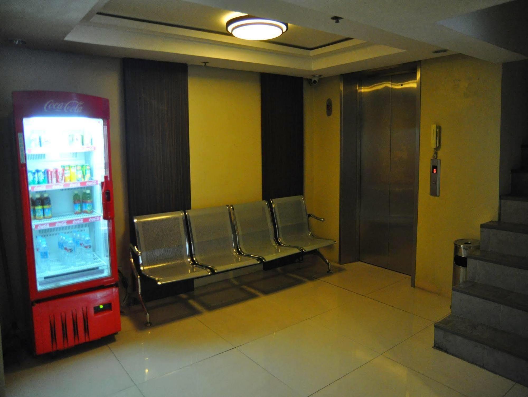 Harts Hotel-Quezon City Bagian luar foto