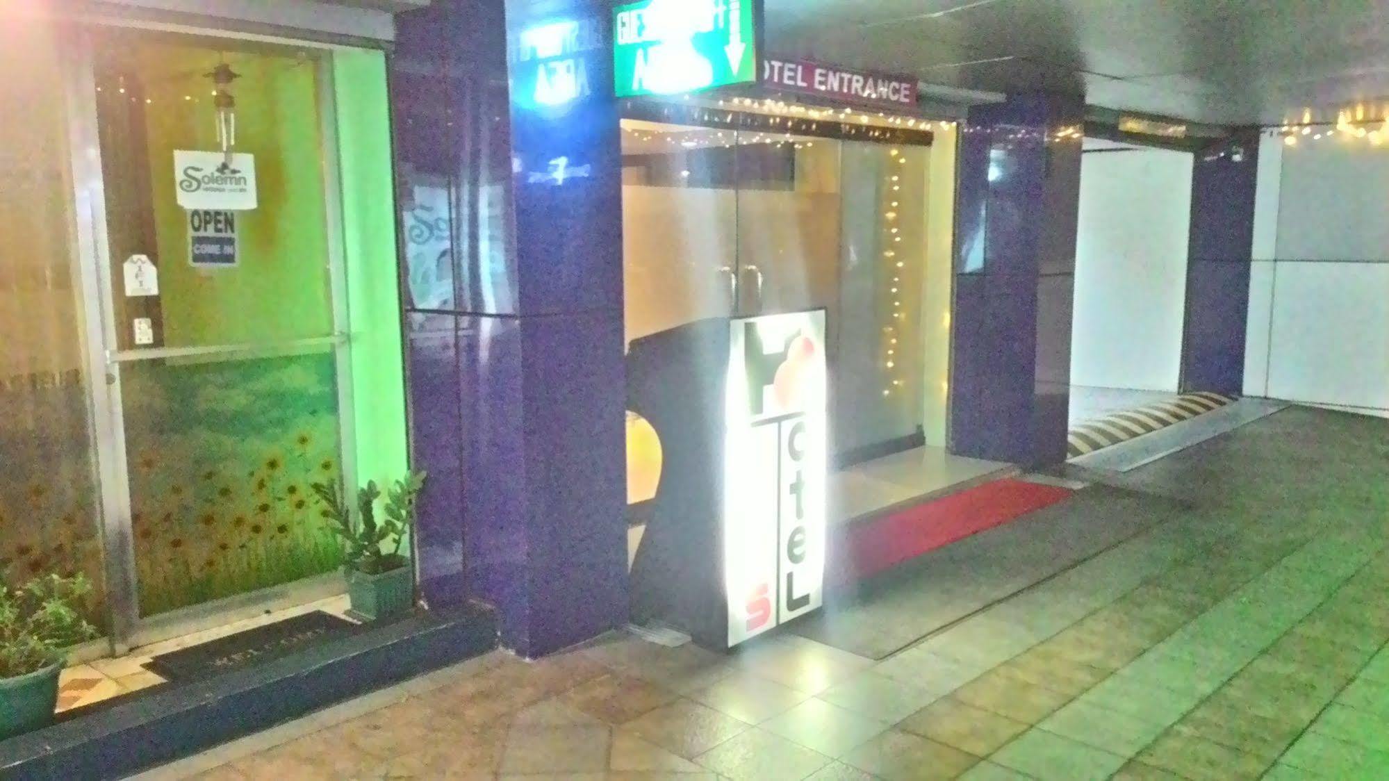 Harts Hotel-Quezon City Bagian luar foto