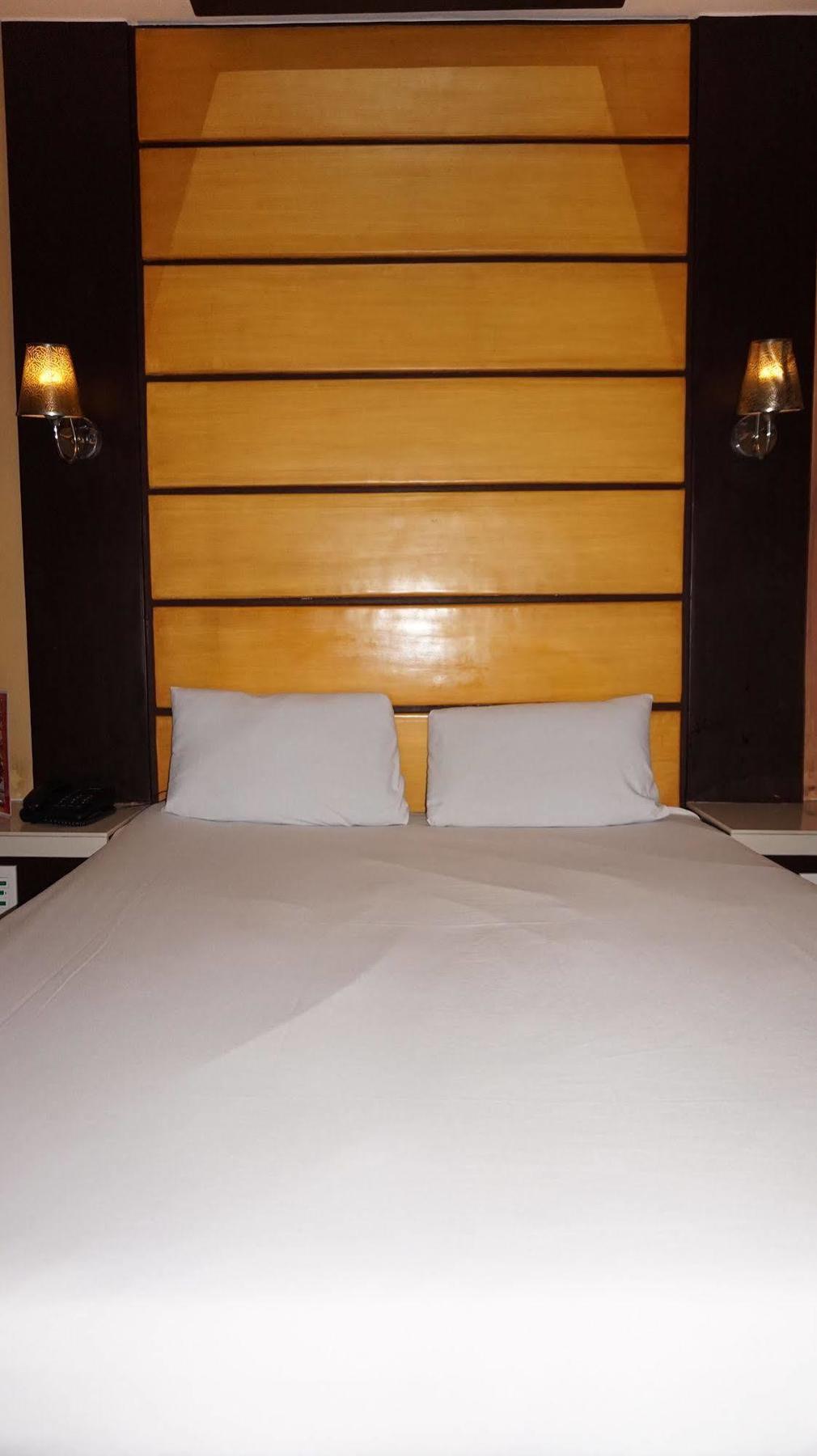 Harts Hotel-Quezon City Bagian luar foto